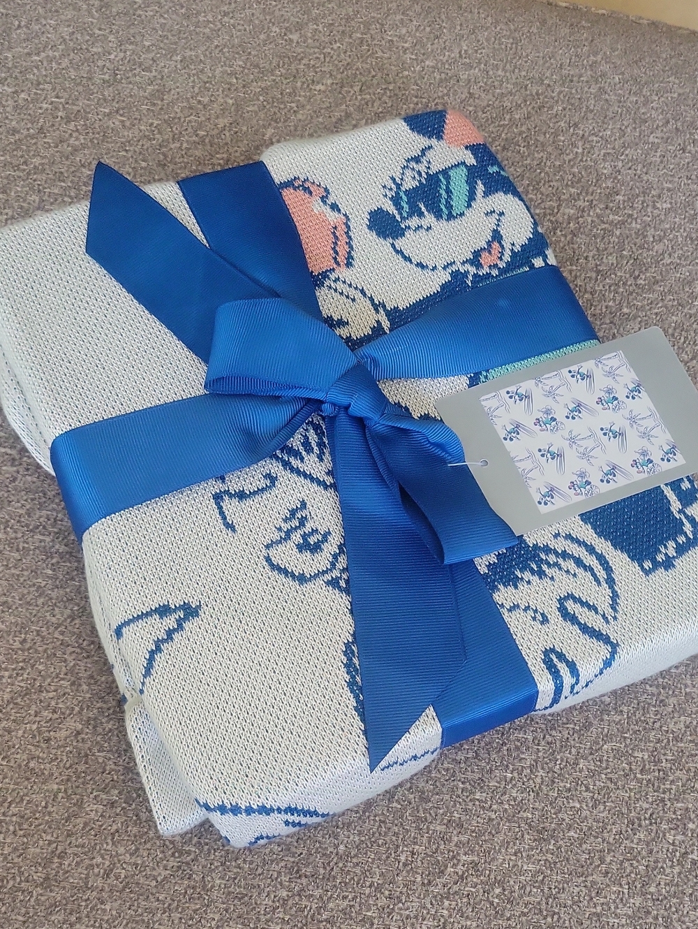 Disney Blue & White Mickey Mouse Knit Throw with Bow - Hawaiian theme